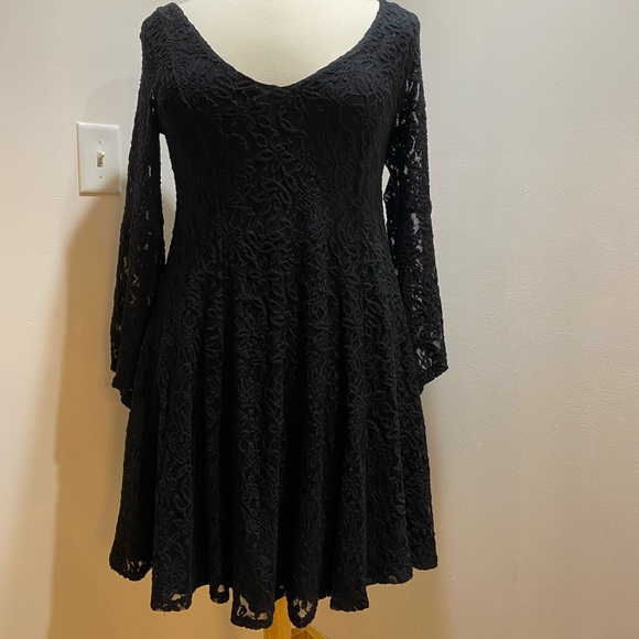 torrid Dresses & Skirts - Torrid lace bell sleeve midi dress.